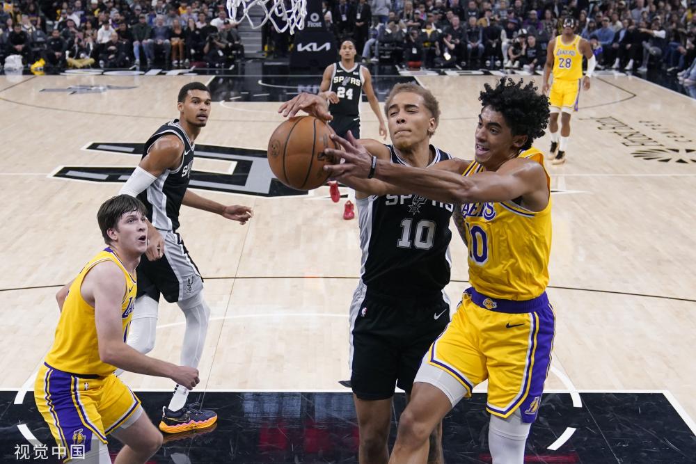 随着她在这 随着她在这