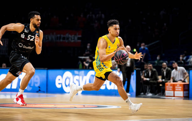 他们仍然拥 他们仍然拥