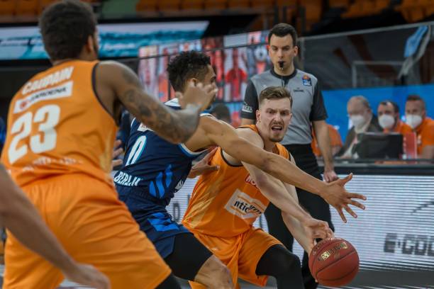 舆论聚焦以 舆论聚焦以